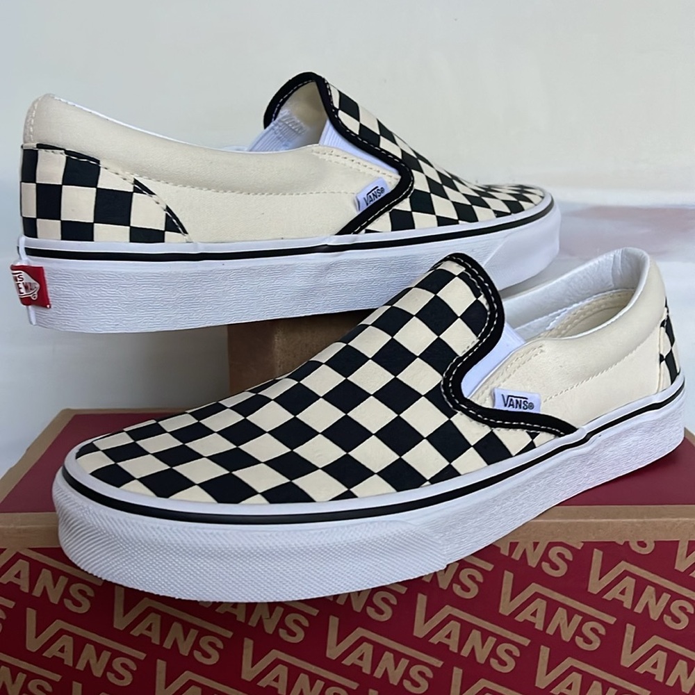 Vans Men’s Classic Slip-On BIk&Whtchckerboard/Wht
VN000EYEBWW
Sneakers - Picture 7 of 16